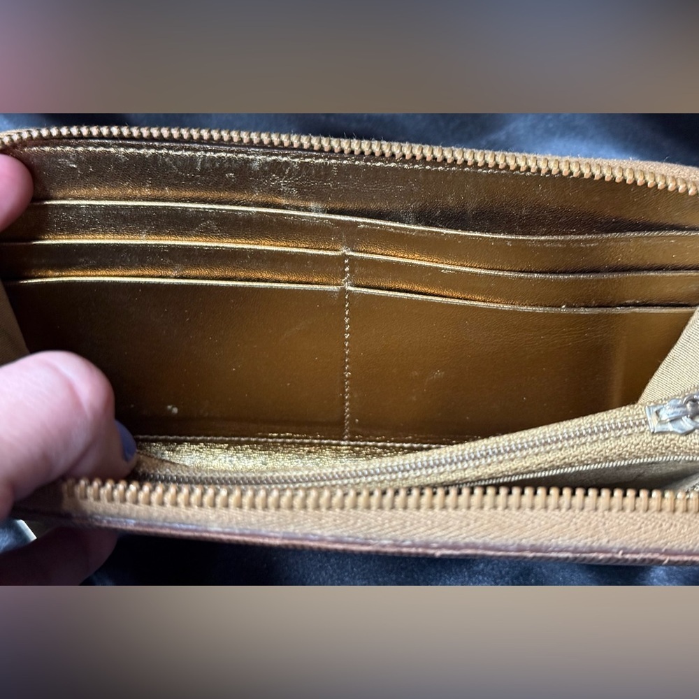 Fendi metallic gold wallet - Picture 13 of 17
